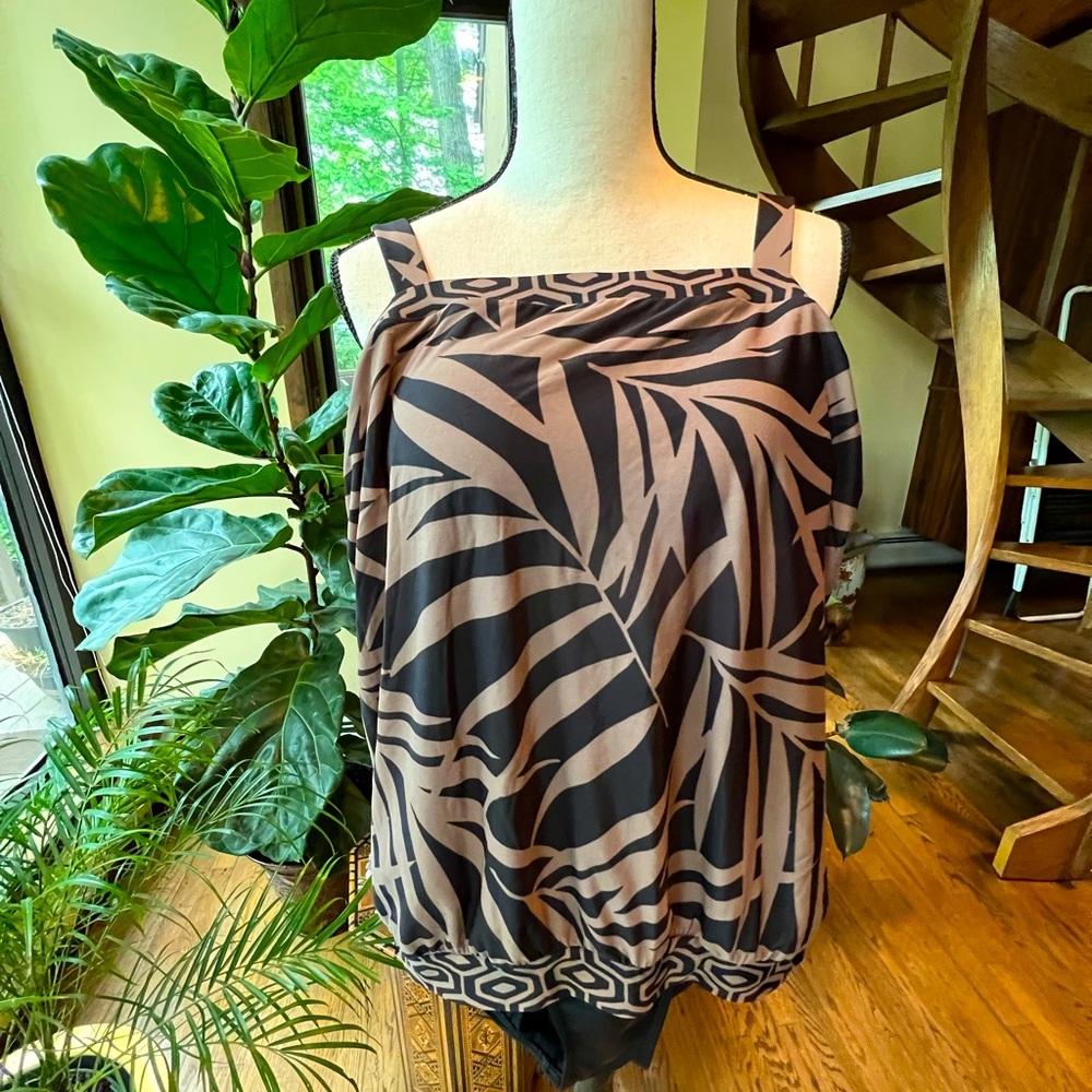 Miraclesuit ๐ด Black & Tan Palm Print - Picture 4 of 9